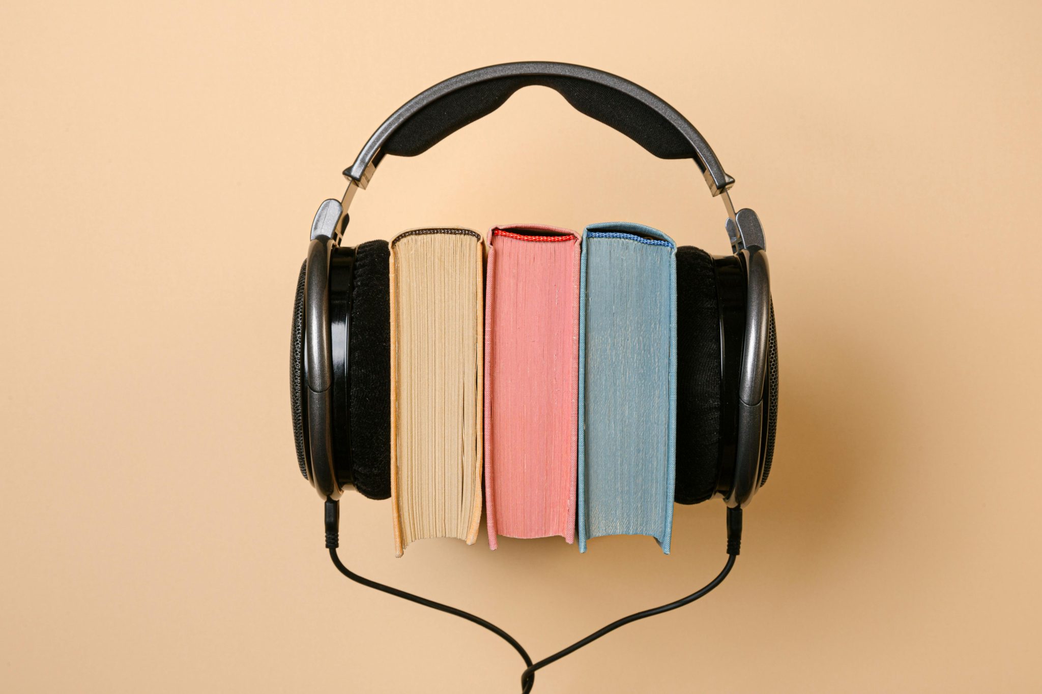 Benefits of reading and listening at the same time that can be done on Fabuly: A free Classic Audiobook App